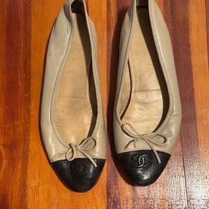CHANEL Beige and Black Leather Cap-Toe Ballet Flats